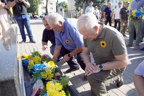 На Сумщині вшанували пам’ять захисників України, які загинули в боротьбі за незалежність, суверенітет і територіальну цілісність України