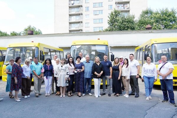 7 громад Сумщини отримали шкільні автобуси