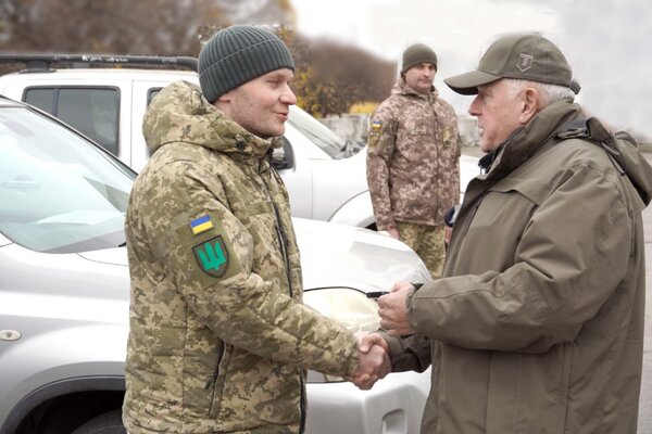 Захисникам Сумщини передали автомобілі та FPV-дрони