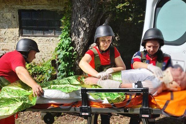 В Україну надійшли понад 1600 комплектів амуніції для медиків від партнерів